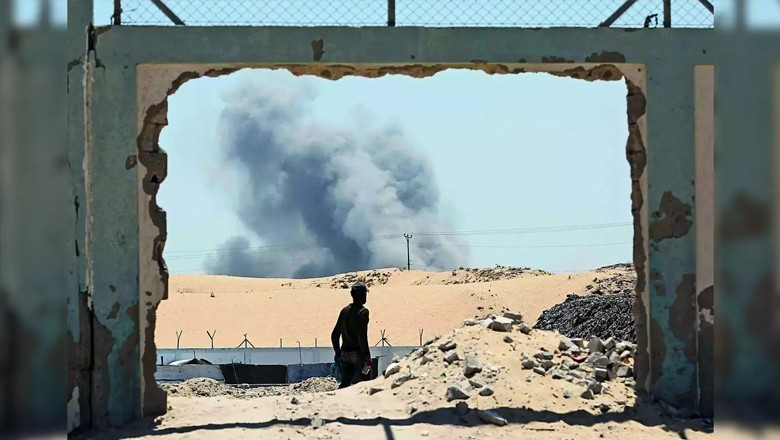 نماز ادا کرنے والے فلسطینیوں پر اسرائیل نے بم گرادیے، 100 سے زائد شہید