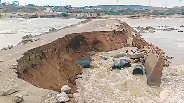 بلوچستان میں آسمانی بجلی گرنے اور بارشوں سے 15 افراد، 188 مویشی جاں بحق