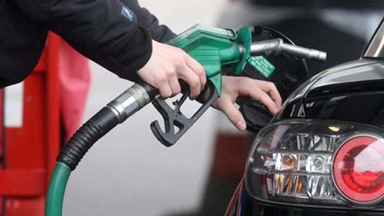 ملک میں پیٹرولیم مصنوعات کی قیمتوں میں کمی کا امکان