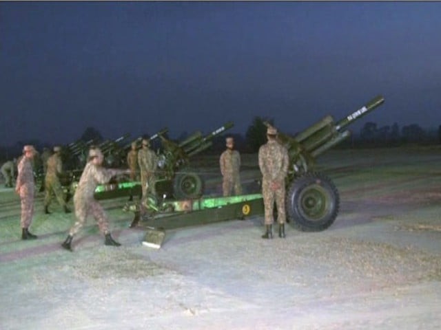 پاکستان کا جشن ازادی، توپیں چل گئیں