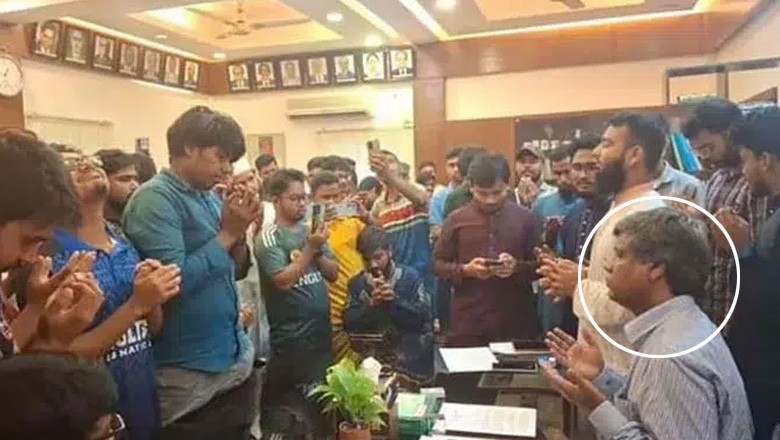 قرآن خوانی سے روکنے والے پروفیسر کا گھیراؤ، طلبا نے تلاوت سنائی اور استعفی لے لیا