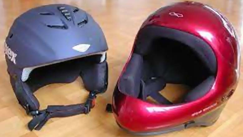 ٹریفک پولیس کا کارنامہ، ہیلمٹ نہ پہننے پر کار سوار کا چالان