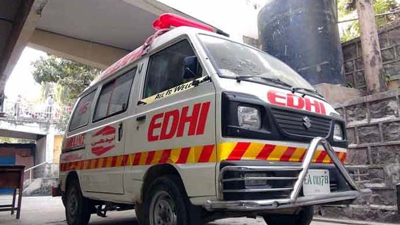 بیت المکرم مسجد کے قریب درخت گرنے سے خاتون جاں بحق