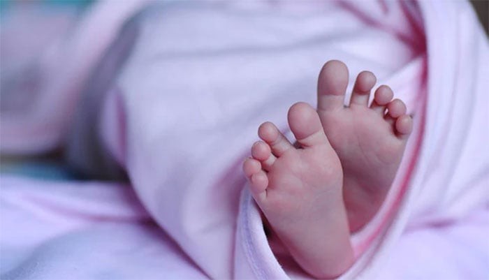 فرسودہ رسم، ماں نے دو دن کی بیٹی کو دودھ پلاتے ہوئے گلہ گھونٹ کر قتل کردیا