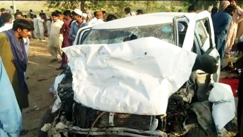 کراچی میں خونی ٹریفک حادثات، اینکر سمیت 4 جاں بحق