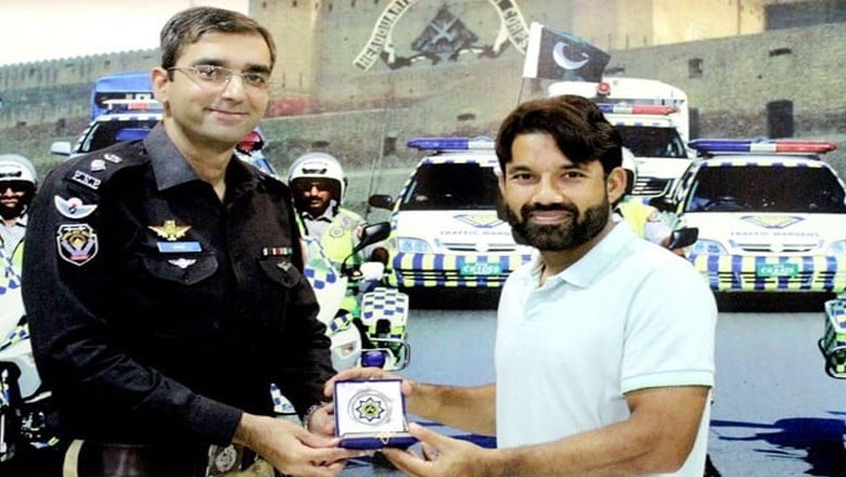 محمد رضوان ڈرائیونگ لائسنس حاصل کرنے میں کامیاب