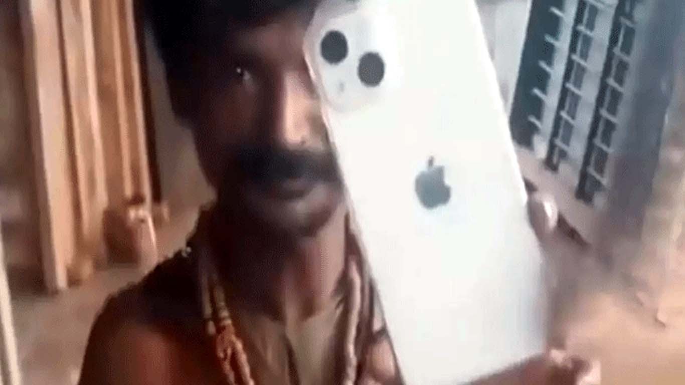 امتحان میں پوزیشن، کباڑیے نے بیٹے کو متعدد آئی فونز تحفے میں دے دیئے