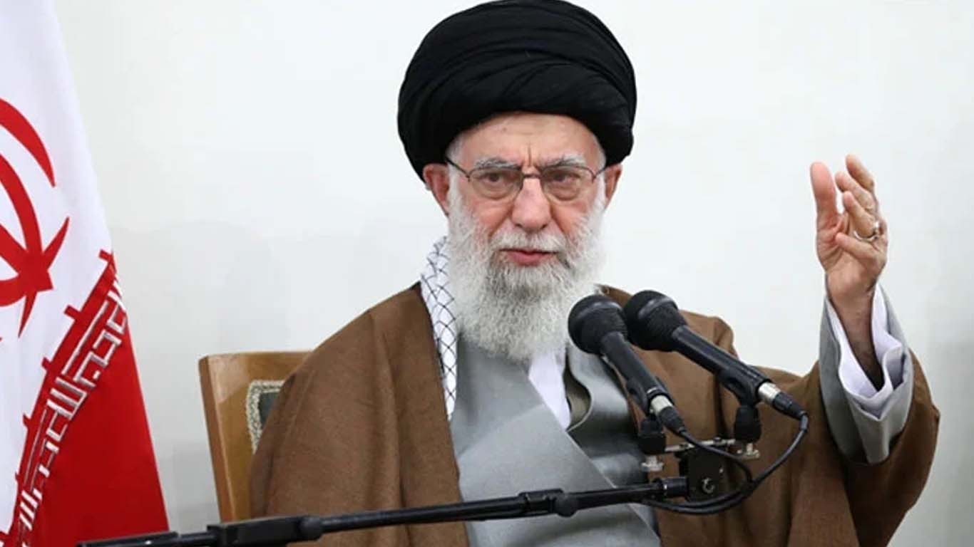 اسرائیل پر حملے کے بعد ایرانی سپریم لیڈر پہلی بار منظر عام پر آ گئے
