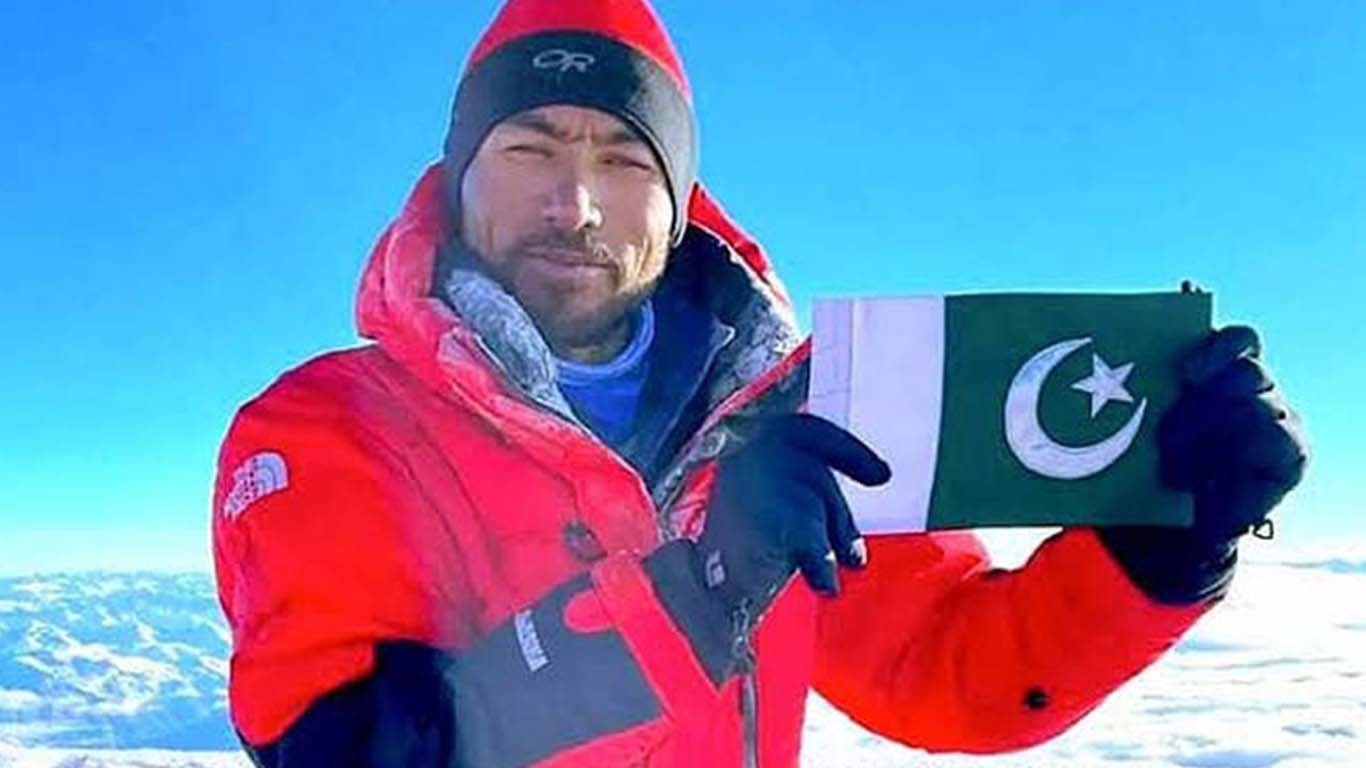 پاکستانی کوہ پیما سرباز خان نے غیر معمولی کارنامہ سرانجام دے دیا