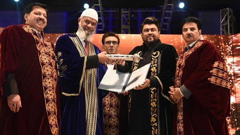 ذاکر نائیک کو بے نظیر یونیورسٹی لیاری کی ڈاکٹریٹ کی ڈگری تفویض