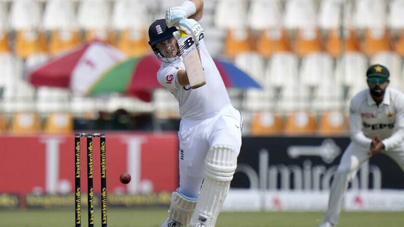 ملتان ٹیسٹ کا تیسرا روز، انگلینڈ کے 3 وکٹ کے نقصان پر 492 رنز