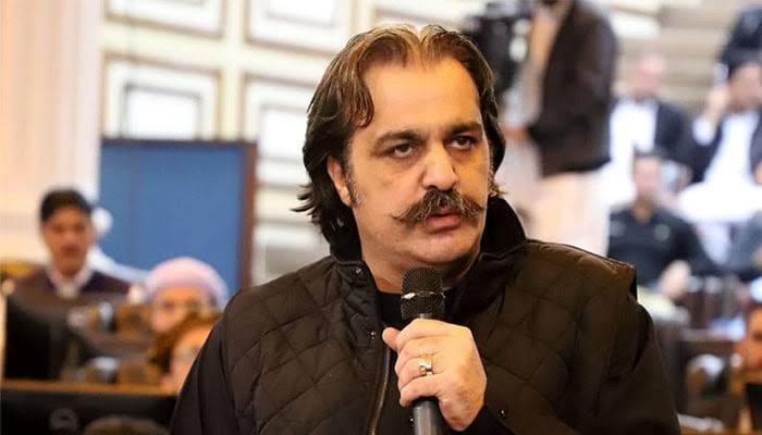 وزیر اعلی گنڈا پور پر نااہلی کی تلوار لٹکنے لگی