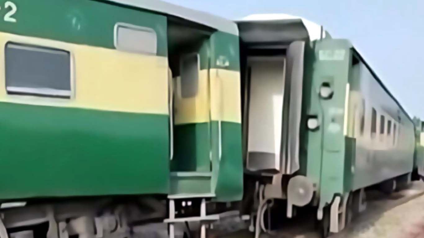 کراچی ایکسپریس حادثے کا شکار