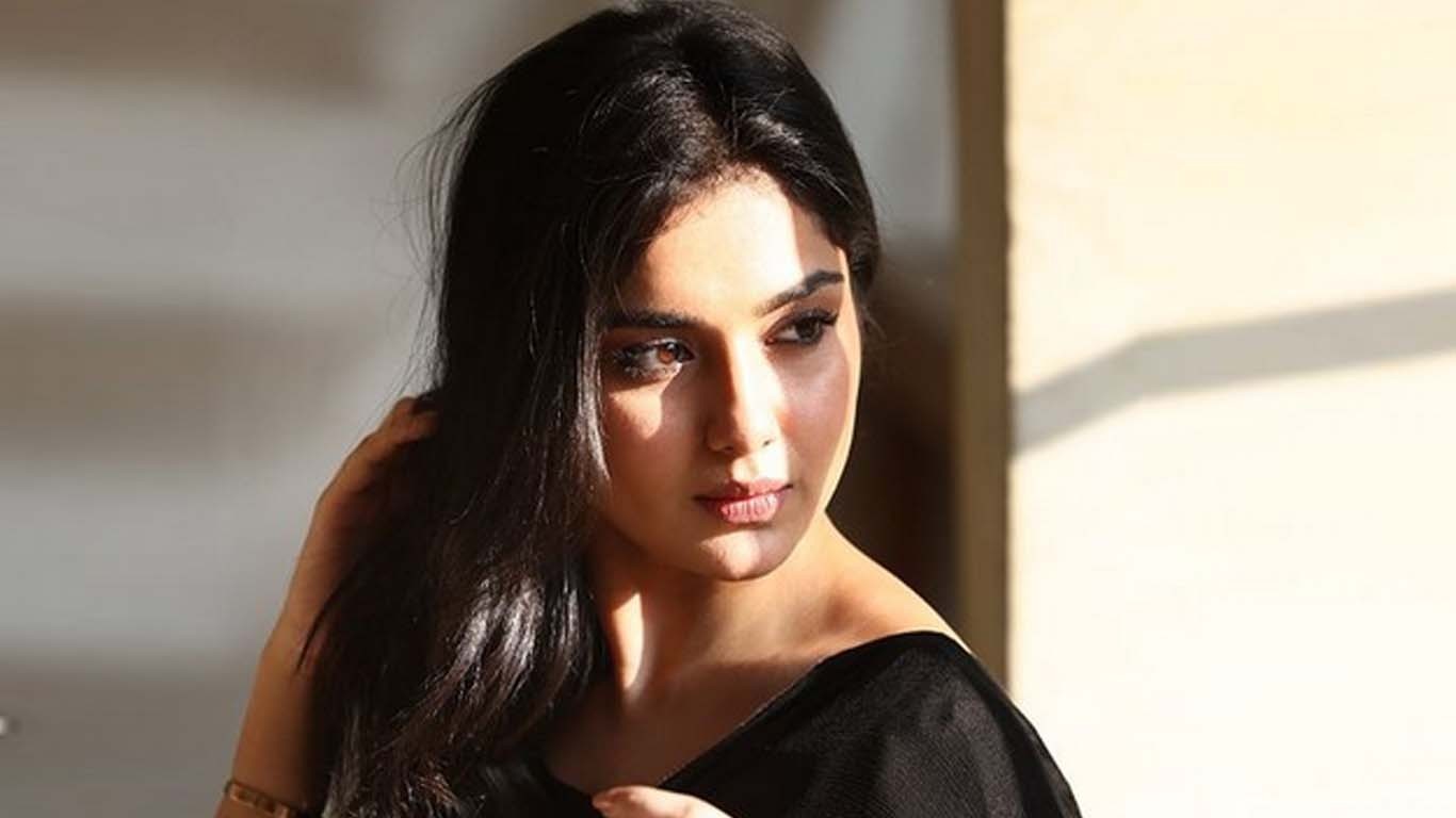 طوبیٰ انوار کے نئے لُک کی سوشل میڈیا پر دھوم