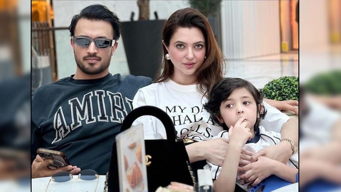 عاطف اسلم کی اہلیہ کی سالگرہ پر انوکھے انداز میں مبارکباد