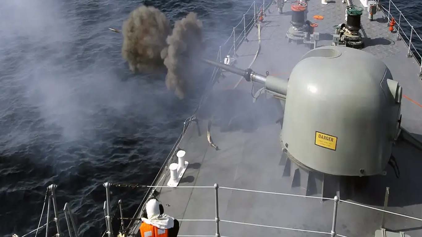 ایران نے روس اور عمان کے ساتھ مشترکہ بحری مشقوں کا آغاز کردیا