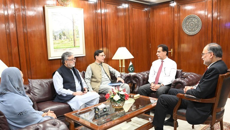 پی ٹی آئی نے چیف جسٹس کی تقرری کیلیے بنائی گئی کمیٹی میں بیٹھنے سے معذرت کرلی