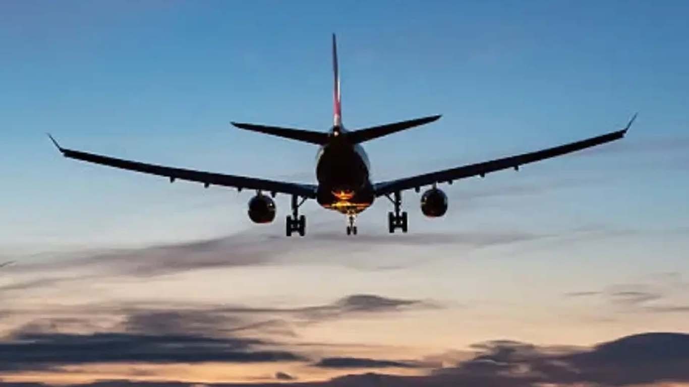 بھارتی طیارے میں بم کی اطلاع، کراچی لینڈنگ سے انکار