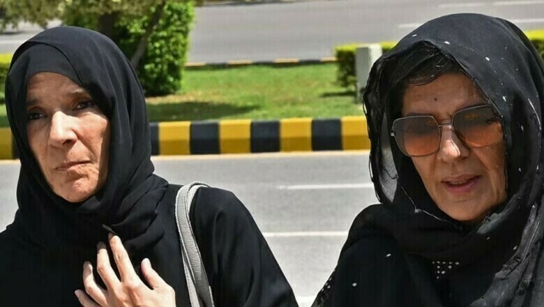 عمران خان کی بہنیں جیل سے رہا، کوئی مرکزی رہنما استقبال کیلیے نہیں پہنچا