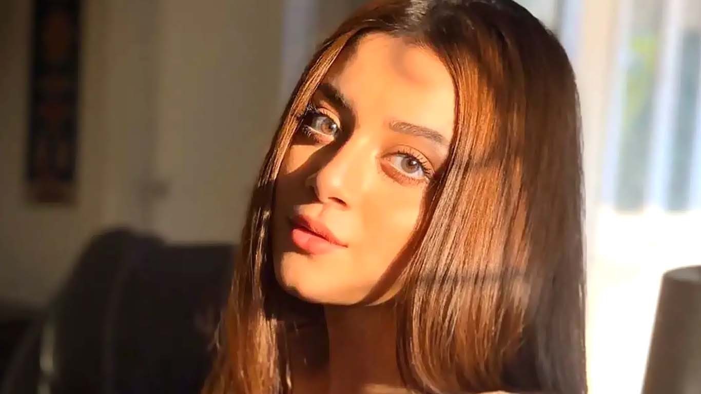 اپنی فضول رائے اپنے پاس رکھیں! ۔۔ علیزے شاہ ناقدین پر برس پڑیں