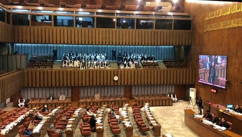 26ویں آئینی ترمیم پر پارٹی سے بغاوت کرنے والے دو سینیٹرز کو بڑی سزا دے دی