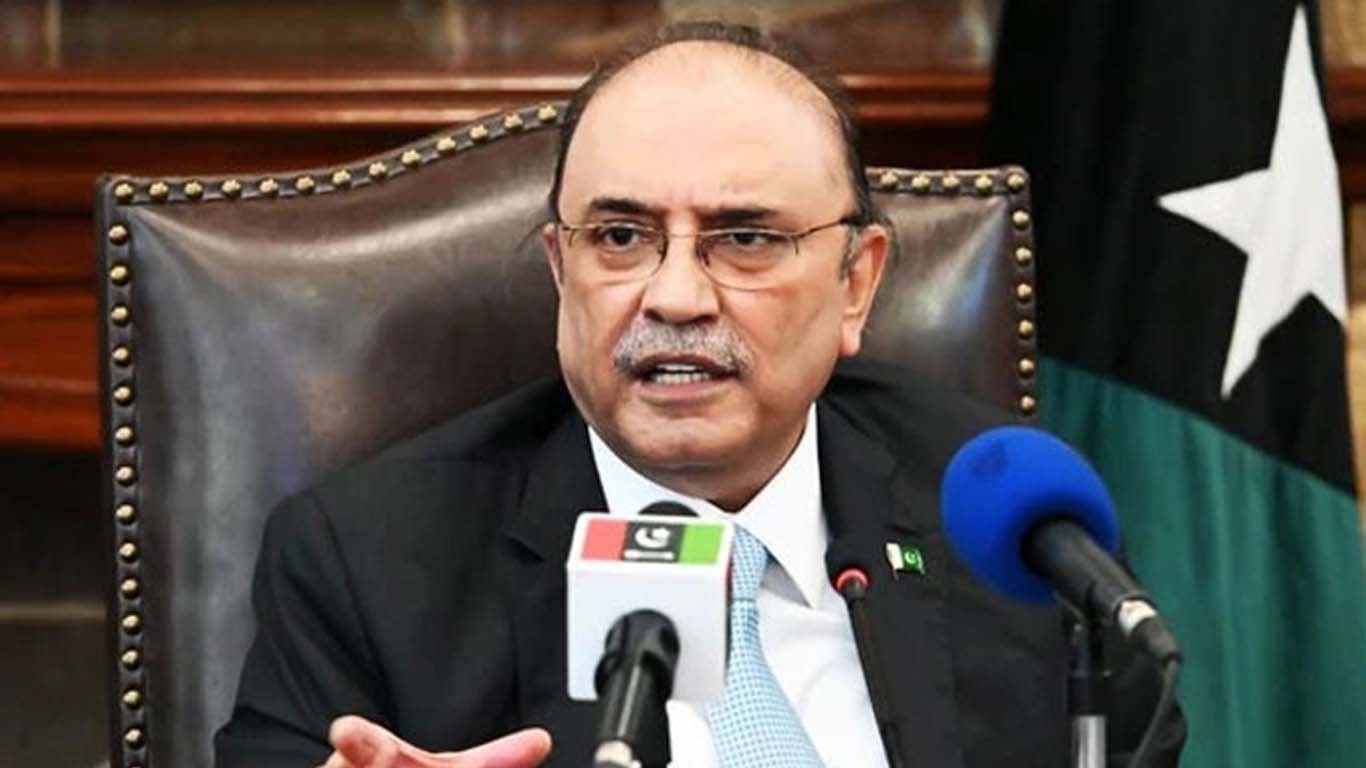 دبئی میں جہاز سے اترتے ہی صدر زرداری کے پاؤں میں فریکچر ہوگیا