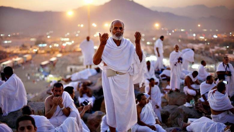 حج پر جانے کے خواہش مندوں کیلیے خوش خبری، اخراجات قسطوں میں ادا کرنے کی تجویز