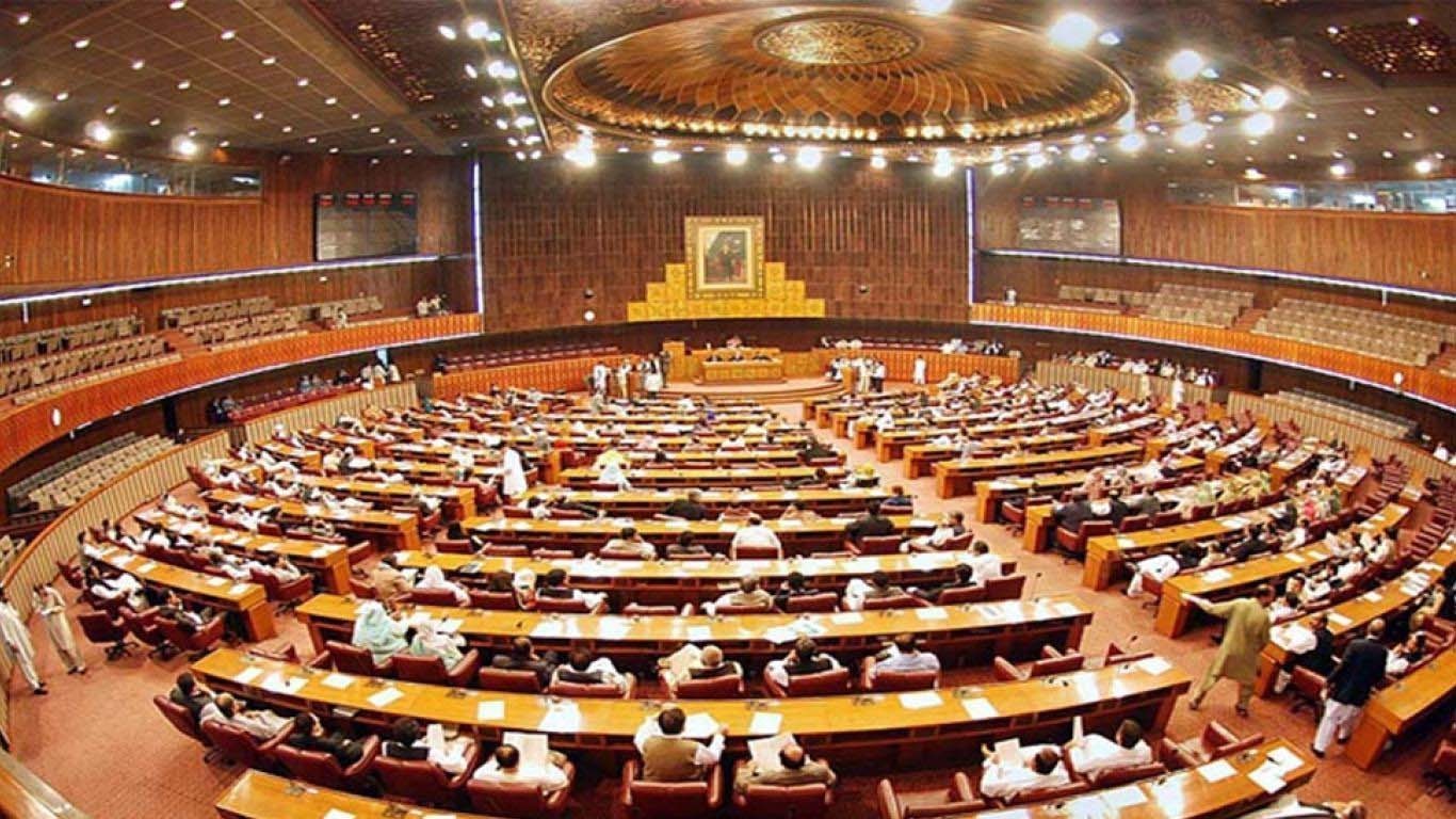 قومی اسمبلی: فوجی سربراہان کی مدت ملازمت اور ججز کی تعداد بڑھانے کے بل منظور