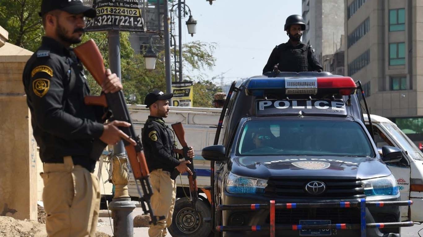 کراچی کی فیکٹری میں سیکیورٹی گارڈ کی فائرنگ، دو غیر ملکی زخمی