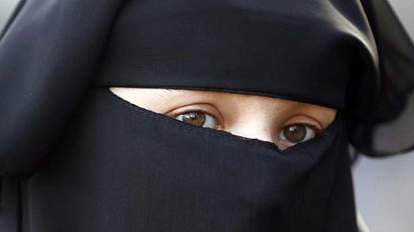 سوئٹزر لینڈ میں خواتین کے برقعہ پہننے پر پابندی کا اعلان