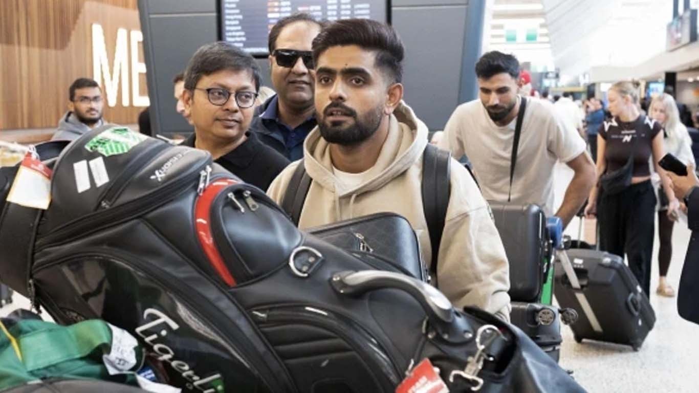 آسٹریلیا کے خلاف پہلے ٹی 20 کیلئے قومی ٹیم برسبین روانہ ہوگئی