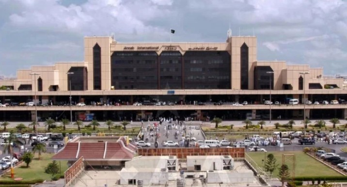 کراچی ایئرپورٹ پر مسافر کو چھوڑنے اور لینے جانے والوں پر نئی پابندیاں