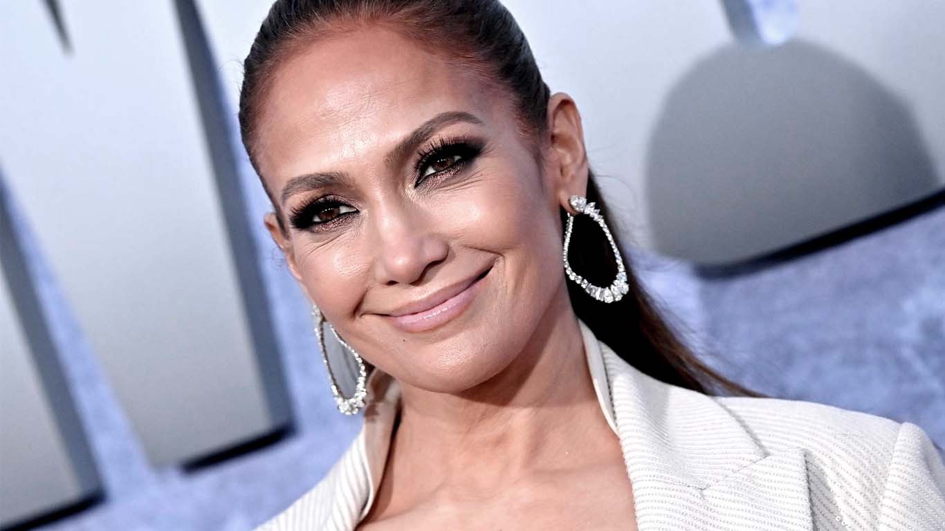 جینیفر لوپیز کس کی محبت میں گرفتار ہوگئیں؟