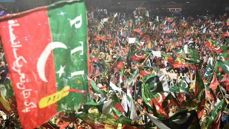 حکومت کی پی ٹی آئی کو دوسری جگہ دھرنے کی پیش کش