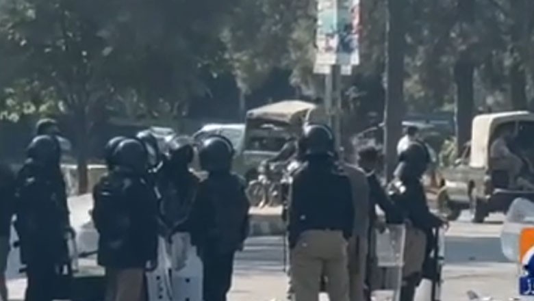 ڈی چوک پر پولیس اور رینجرز کا مظاہرین کے خلاف مشترکہ کریک ڈاؤن، متعدد گرفتار