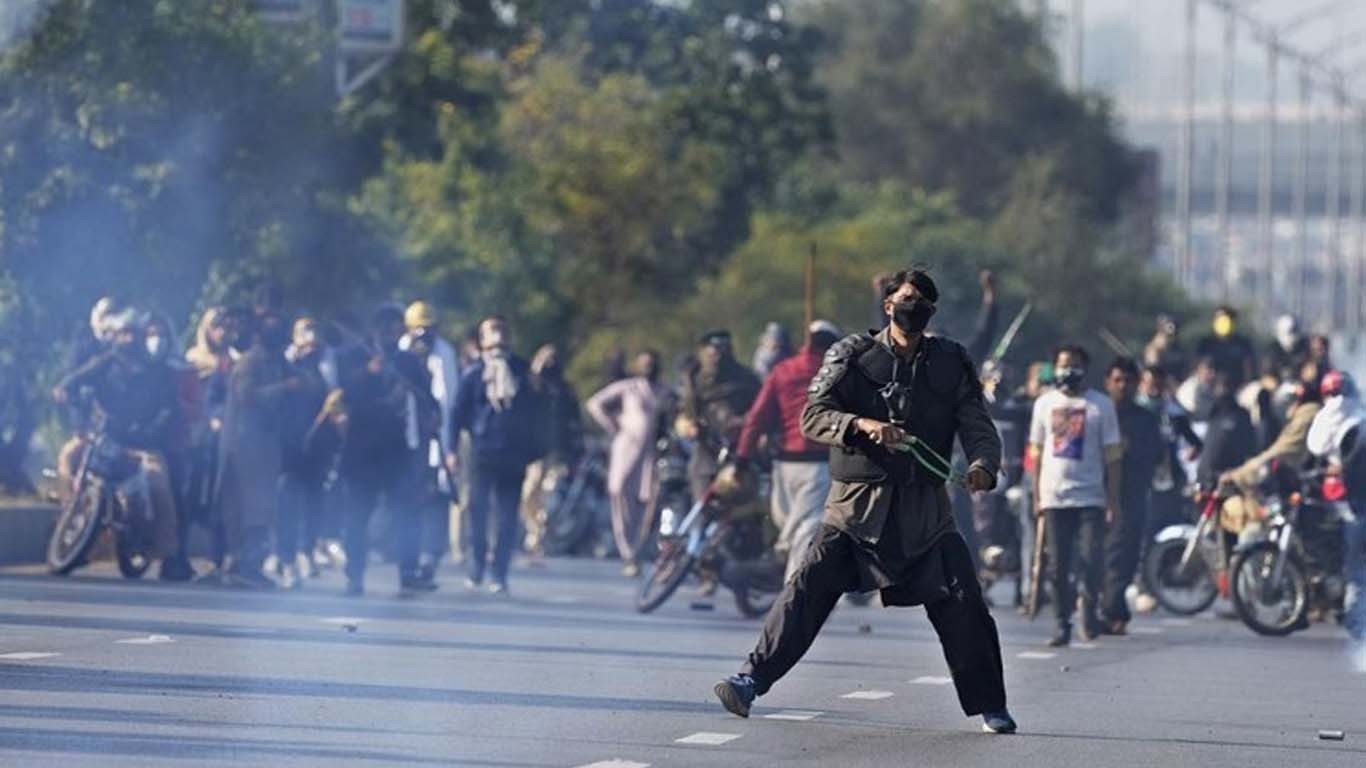 آپریشن میں پی ٹی آئی کے 17 کارکن مارے گئے، دی گارڈین کا دعویٰ