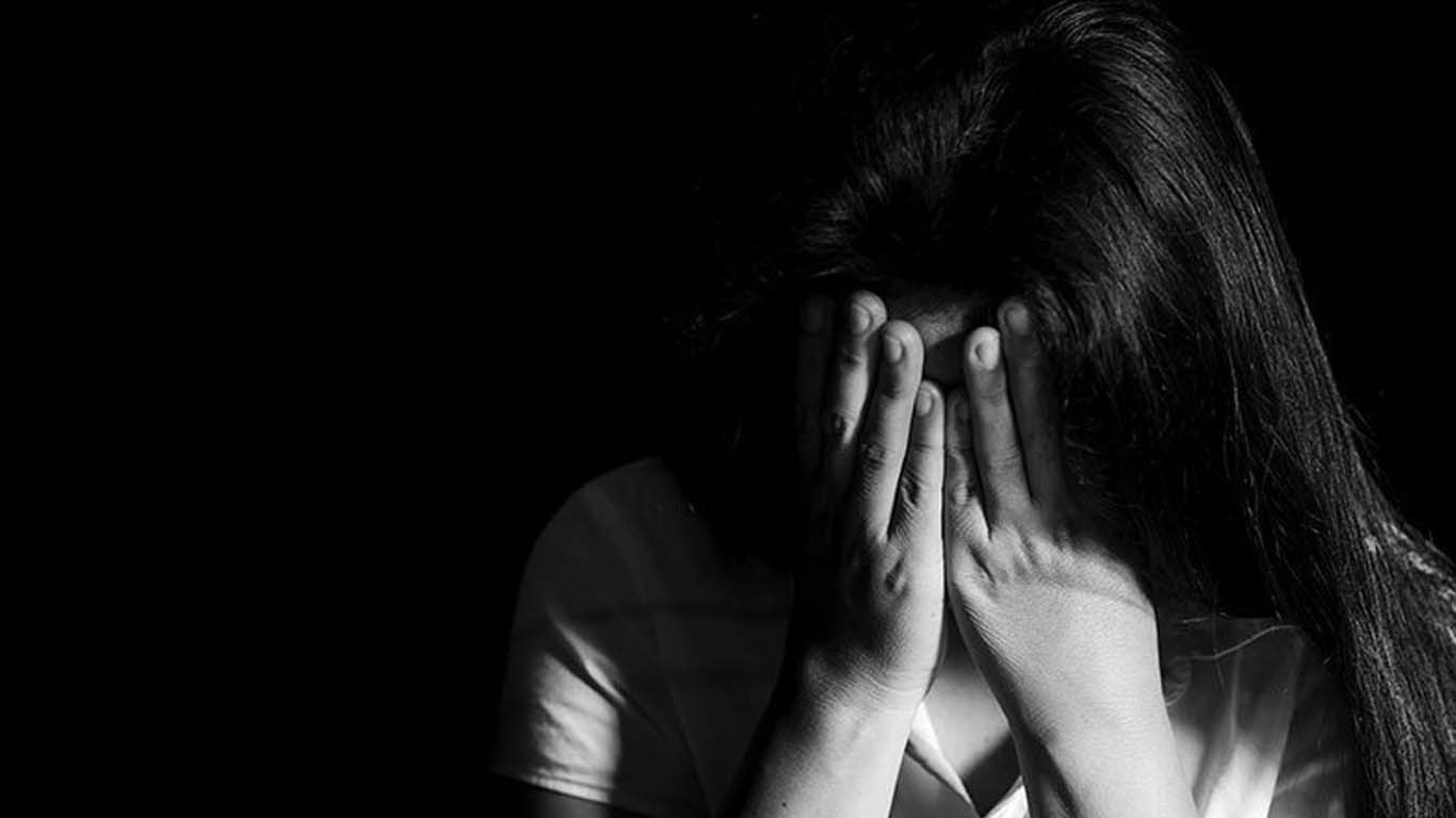 بلیک میل کرنے پر 13 سالہ لڑکی نے زندگی کا خاتمہ کرلیا