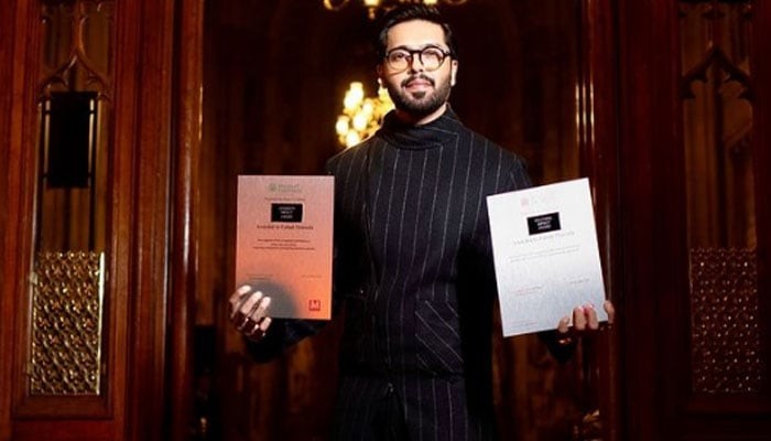 فہد مصطفی کو برطانوی پارلیمنٹ نے دو اعزازات سے نواز دیا