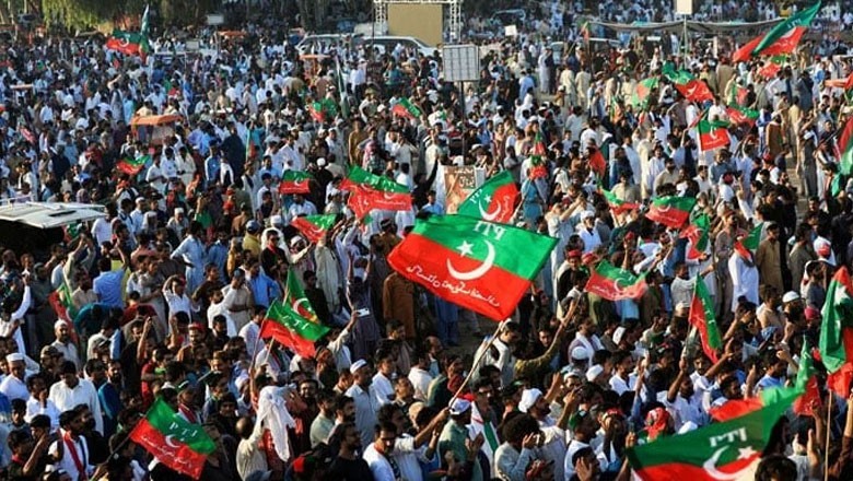 شہباز گل کا پی ٹی آئی احتجاج کے دوران ڈیوٹی نہ دینے والے پولیس اہلکاروں کو ترقی دینے کا اعلان