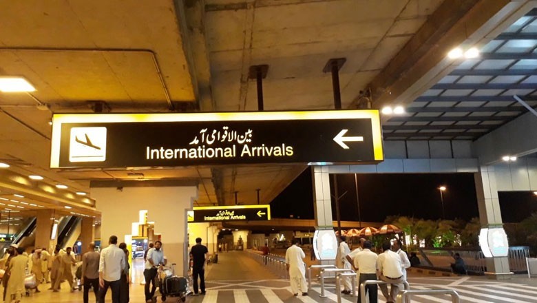 ایف بی آر کا یوٹرن، بیرون ملک سے ایک سے زائد موبائل لانے پر پابندی کا فیصلہ واپس