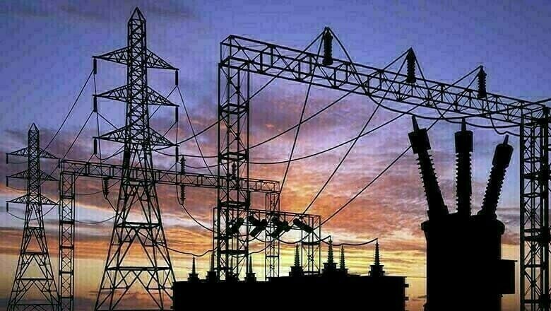 حکومت نے عوام پر بجلی بم گرادیا، صارفین پر 1 ارب 18کروڑ 70 لاکھ روپے کا اضافی بوجھ پڑے گا