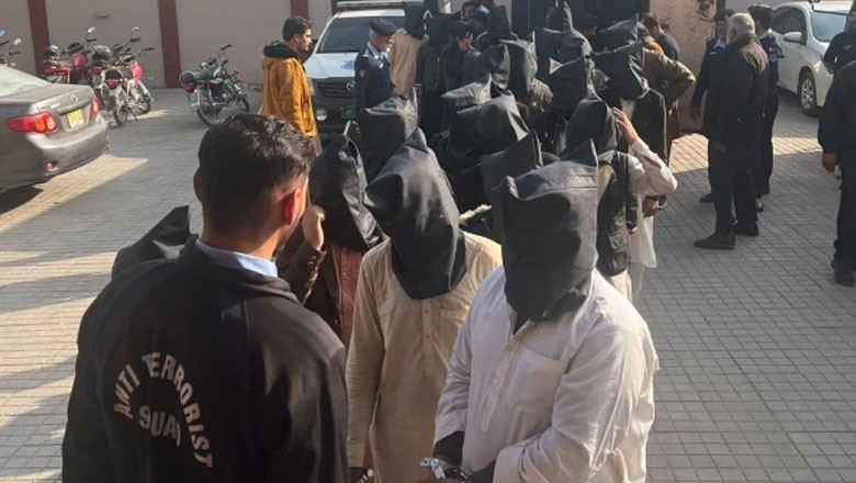 24 نومبر احتجاج ، بری ہونے والے کارکنان عدالت کے باہر سے پھر گرفتار