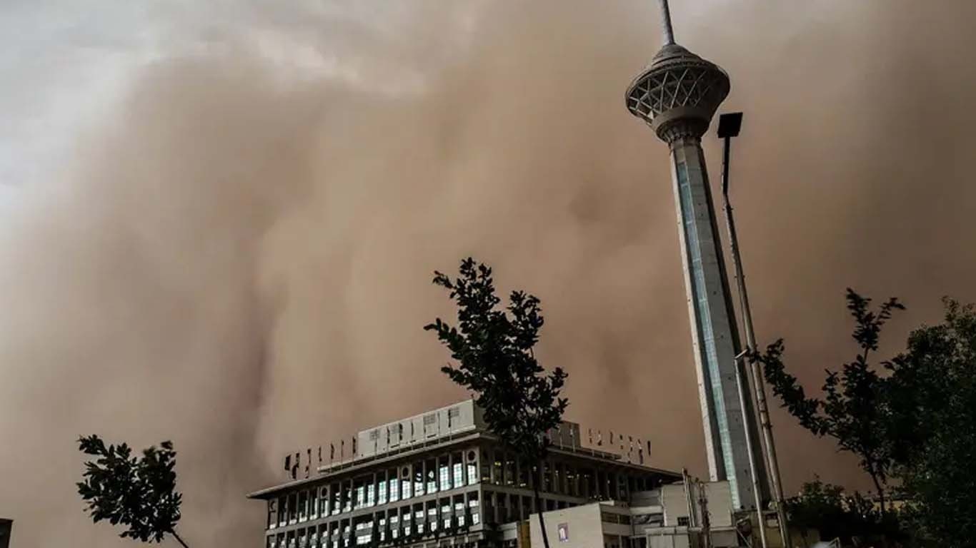 ایران میں صحرائی طوفان کے باعث اسکول بند، پروازیں معطل