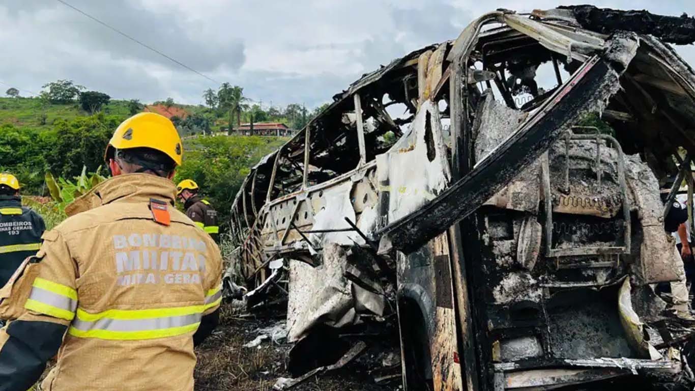 مسافر بس کو خوفناک حادثہ، 38 افراد جان سے گئے