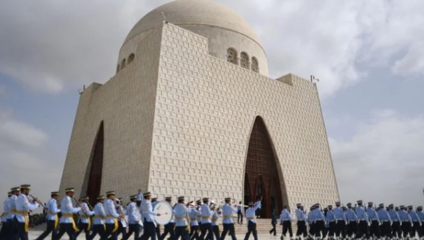 مزار قائد پر گارڈز تبدیلی کی پروقار تقریب