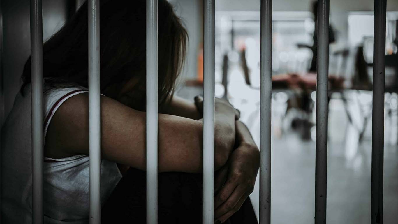 بھارت: جیل میں قیدی کی پوتی کو ہوس کیلئے بلانے والا جیلر معطل