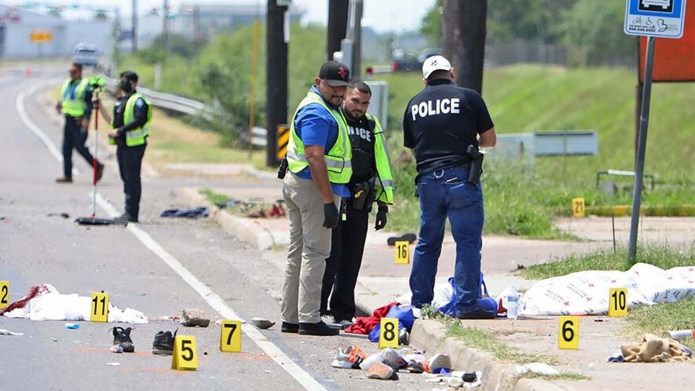 امریکا میں ڈرائیور نے کار ہجوم پر چڑھا دی، 10 افرادجان سے گئے