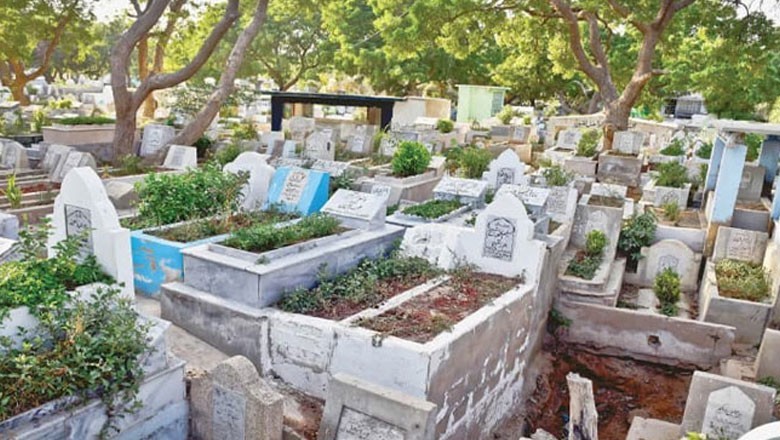 کراچی میں مہنگی قبر دینے والوں کیخلاف گھیرا تنگ، سرکاری ریٹ کا اعلان ہوگیا