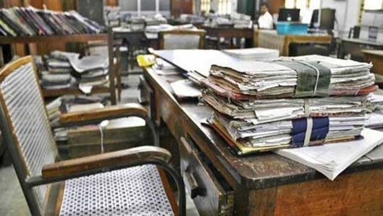 آئی ایم ایف کا بڑا مطالبہ پورا، نئے سال پر حکومت نے سرکاری ملازمین پر بجلیاں گرادیں