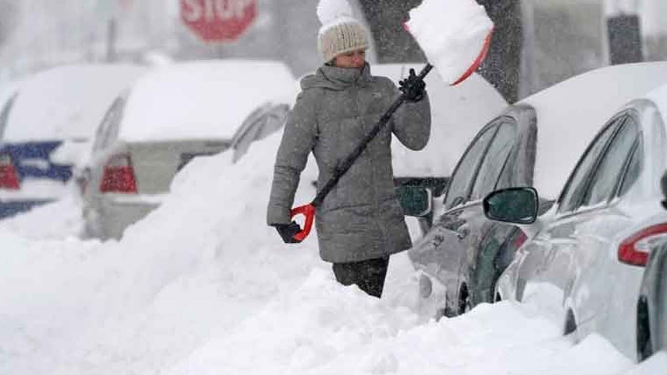 برطانیہ میں شدید برف باری کی وارننگ جاری